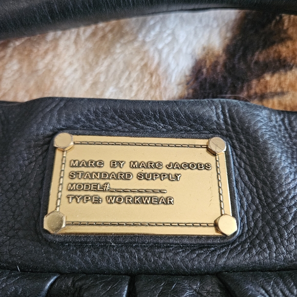 Marc Jacobs Black Leather Shoulder Bag with Gold Accents - Picture 2 of 5